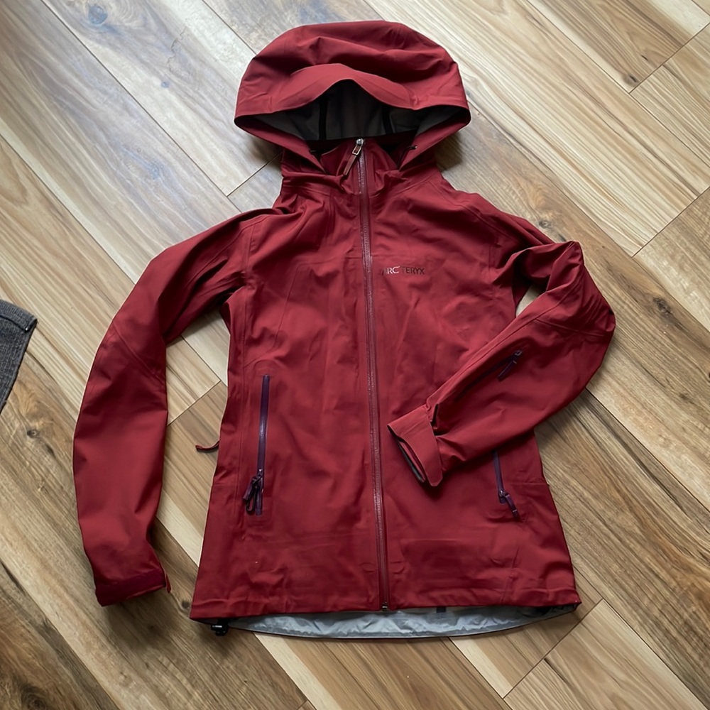 W’s Arcteryx burgundy Sentinel AR shell- M